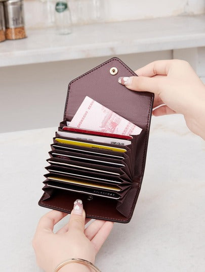 CHARM INFINITE محفظة بطاقات بتصميم مزخرف بالليتشي (التفاح الصيني)، تحتوي على عدة فتحات للبطاقات، مزينة بقلاب وزر، خفيفة الوزن وقابلة للحمل، مناسبة لموظفي المكاتب والاحتفالات والهدايا العيدية، عبارة عن محفظة بطاقات أعمال وائتمانية لسيدات صغيرة الحجم