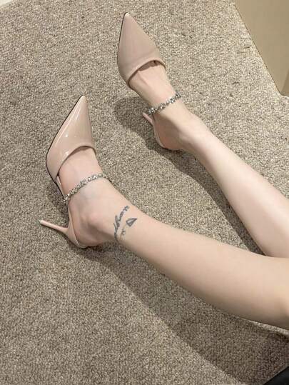أحذية كعب عالي ذات أصبع مدبب وحزام، أنيقة ومريحة وشاملة، مناسبة للحفلات