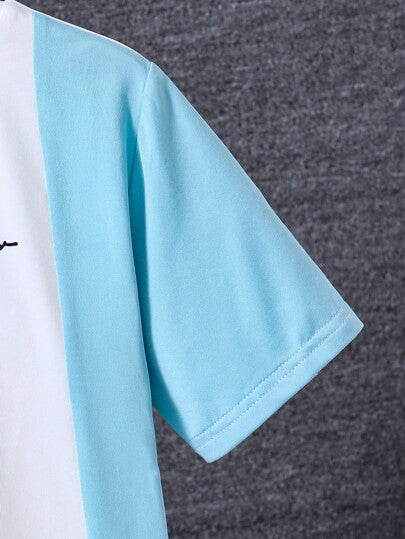 SHEIN تيشيرت كتابة جرافيكية ثنائي اللون للأولاد