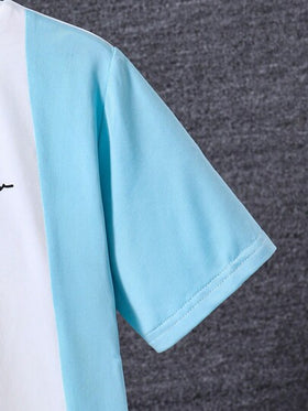 SHEIN تيشيرت كتابة جرافيكية ثنائي اللون للأولاد