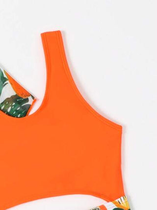 SHEIN ملابس سباحة قطعة واحدة بطباعة استوائية قص مجوف مع كيمونو بنت طفل