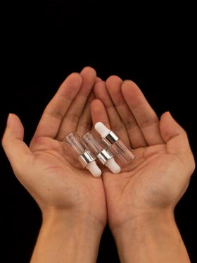 3 زجاجات قطارية زجاجية سعة 3 مل مزودة بحافظة حفظ،حاويات مصغرة لزيوت عطرية وعناية شخصية، ديكور المنزل في الغرف والحمامات، أدوات سفر، هدايا للزفاف والأعياد والأصدقاء والعائلة (رجال - سيدات) ، عيد رأس السنة، إكسسوارات، هدايا مبتكرة