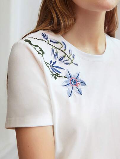 MOTF PREMIUM قميص تي شيرت مطرز بالزهور