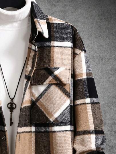 Manfinity Homme جاكيت رجالية فضفاضة مطبوعة بالمربعات مع جيوب بغطاء وأكتاف منسدلة، جاكيت كاجوال طويلة الأكمام ملونة خفيفة الوزن للخروج، لون خاكي مربعات، هدية للأصدقاء والأزواج والأحباء، للخريف