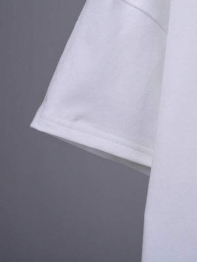 SHEIN تي شيرت تريكو ذو تصميم خط جوثيك كبير الحجم للفتى المراهق