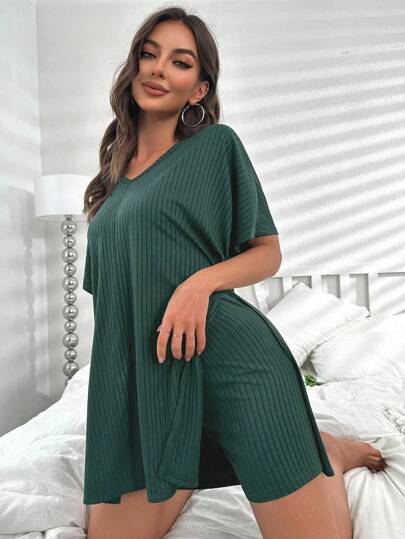 طقم لباس استراحة تي شيرت وشورت اكمام جناح الخفاش بحافة شق