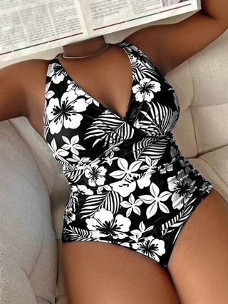 SHEIN Swim Curve تانكيني بطباعة استوائية مقاس كبير بتصميم ظهر متقاطع للشاطئ الصيفي