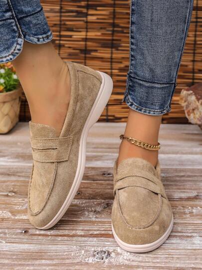 حذاء نسائي بدون كعب مزين بحزام مشبك لخريف 2025، أحذية مسطحة بيج اللون