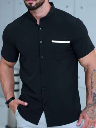 Manfinity Homme قميص للرجال ذو أكمام قصيرة وأزرار، بياقة بتفصيل مُغاير وجيب مُجَ patch، للخروجات الرجالية، للزوج