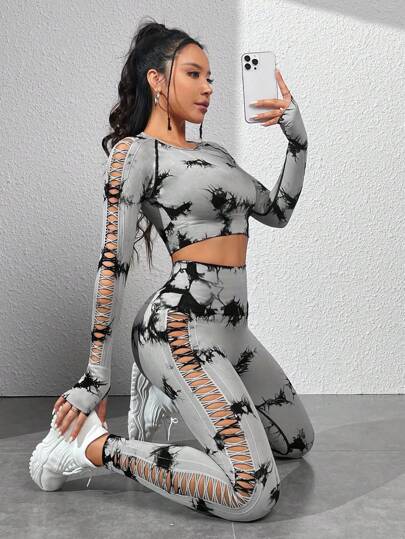 SHEIN Core Rhythm طقم ملابس رياضية للنساء بتصميم سلس خالي من الأصباغ ومثقوب، طقم سروال رياضي وبلوزة للنساء