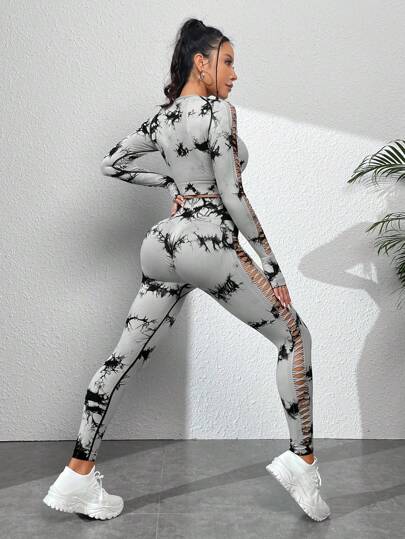 SHEIN Sport Studio طقم ملابس رياضية للنساء بتصميم سلس خالي من الأصباغ ومثقوب، طقم سروال رياضي وبلوزة للنساء