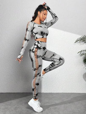 SHEIN Core Rhythm طقم ملابس رياضية للنساء بتصميم سلس خالي من الأصباغ ومثقوب، طقم سروال رياضي وبلوزة للنساء