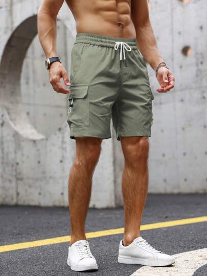 Manfinity Homme شورت رجالي فضفاض مع جيوب بغطاء، خصر مربوط بحبل جانبي