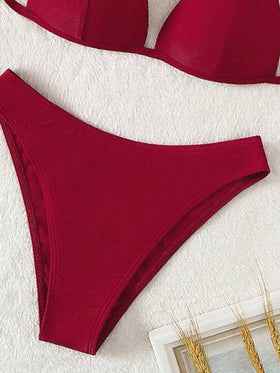 Swim Basics مجموعة بيكيني احمر مبطن بتشكيل مكونة من قطعتين للنساء في عام 2025 الجديد