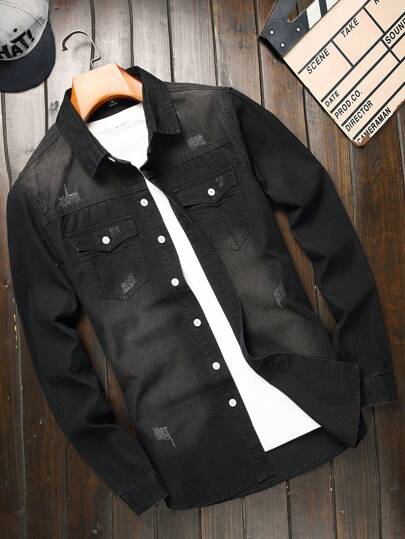 Manfinity Homme قميص جينز أزرق فاتح بجيب مرقع بدون تيشيرت، قميص جينز قطن أسود بأكمام طويلة وأزرار، مناسب للخروج والنزهات والعطلات في فصل الخريف