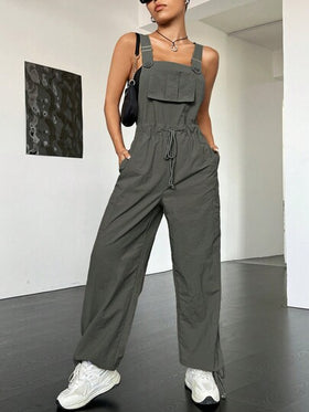 SHEIN EZwear جمبسوت بحمالات جيب قلاب رباط خصر