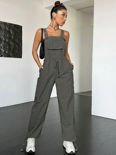 SHEIN EZwear جمبسوت بحمالات جيب قلاب رباط خصر