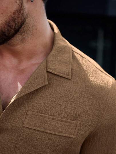Manfinity Homme قميص موحدة اللون أزرار علوية جيب مرقع للرجال
