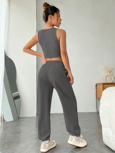 SHEIN EZwear تفاصيل مرقع بعبارة حافة غير متماثل لباس علوي تانك & رباط خصر بناطيل رياضي