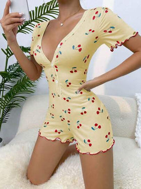 SHEIN رومبير نوم بطباعة كرز مقلم نمط نبات الخس أزرار أمامية
