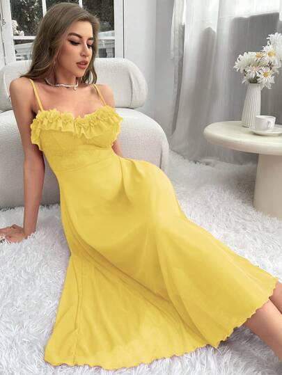SHEIN فستان نوم طويل بتصميم كامي مع تريم من الشبك والكشكشة