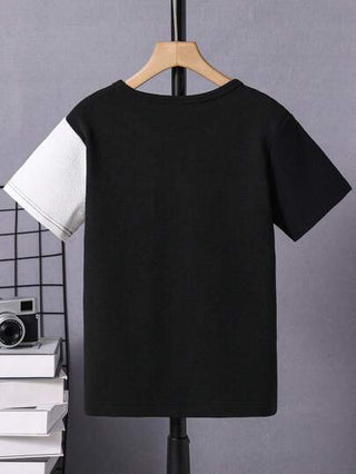 SHEIN تيشيرت بياقة دائرية وأكمام قصيرة للأولاد، تصميم رقعي أنيق، كاجوال، متعدد الاستخدامات، مريح وبسيط