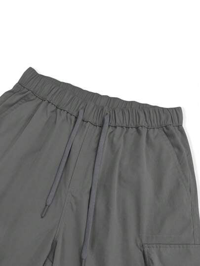 Manfinity Homme شورت كارجو رجالي فضفاض مع جيوب بغطاء، خصر مربوط بحبل جانبي
