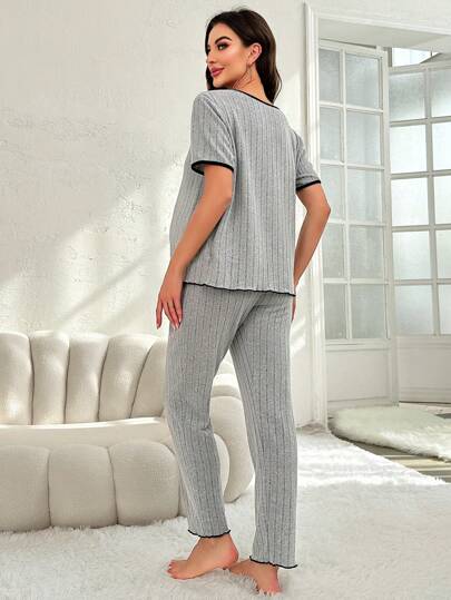 Shein Underwear&Sleepwear Maternity طقم بيجامة نوم محبوك مخرط بتفاصيل ملونة وأزرار أمامية للحمل