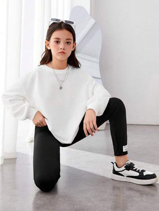 girls-sets بلوفر وبنطال ضيق بكتف منسدل وطبعة وجه كرتونية من Tween Girl
