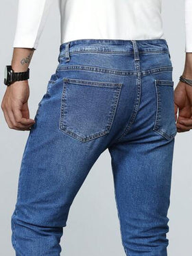 Manfinity Homme بنطلون جينز رجالي ضيق القصة الممتد بغسلة داكنة، جينز عمل أساسي بلون أزرق سادة بشكل حمولة