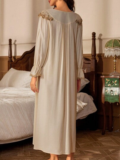 Shein Underwear&Sleepwear Maternity فستان نوم حمل مطرز بالدانتيل، ثوب بيجامة