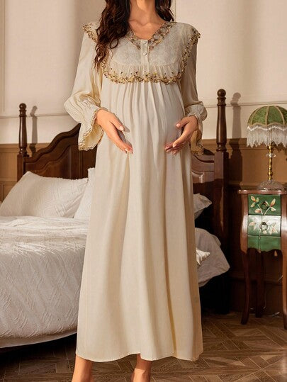 Shein Underwear&Sleepwear Maternity فستان نوم حمل مطرز بالدانتيل، ثوب بيجامة