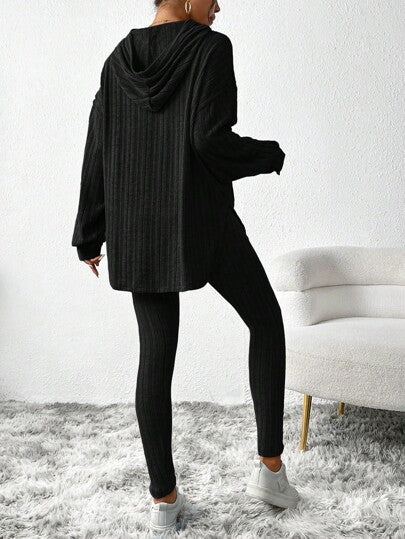 SHEIN Essnce طقم مكون من قطعتين تي شيرت مضلع بلون خالص للسيدات مع غطاء للرأس وبنطلون ضيق