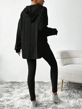 SHEIN Essnce طقم مكون من قطعتين تي شيرت مضلع بلون خالص للسيدات مع غطاء للرأس وبنطلون ضيق