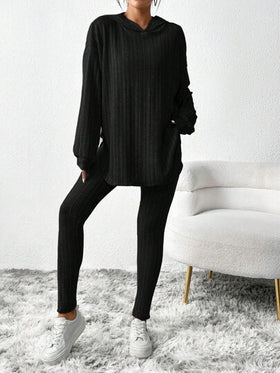 SHEIN Essnce طقم مكون من قطعتين تي شيرت مضلع بلون خالص للسيدات مع غطاء للرأس وبنطلون ضيق