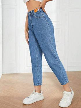 SHEIN PETITE جينز مدبب بشعار النص