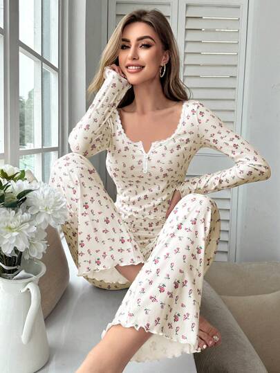 FloralLove طقم بيجامة مضلع مع طباعة وردة صغيرة، ملابس خريف وشتاء ذات تفاصيل أنيقة ودافئة بتصميم زهري فاخر