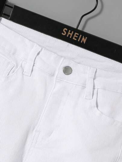 SHEIN بنطلون جينز للأولاد في مرحلة المراهقة مع تفاصيل ممزقة