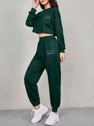 SHEIN EZwear مجموعة قطعتين للنساء تتألف من بلوزة مطبوع عليها حروف مقتصرة وسروال طويل