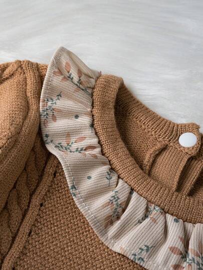 SHEIN Vintaside Kids جمبسوت صوفي للرضع للفتاة بقبّة راهِبة و تصميم نباتات مطرز على الصدر