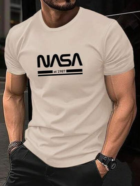 Manfinity Homme تي شيرت كاجوال بأكمام قصيرة بنقشة حرفية مطبوعة قصة نحيفة للرجال، للخروج، للزوج