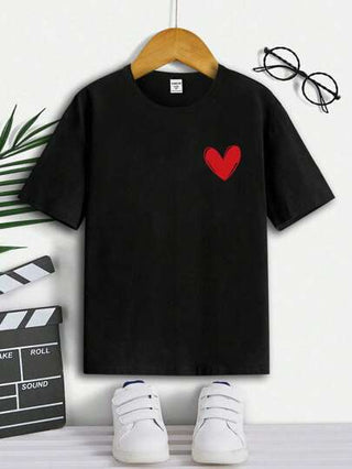 SHEIN تي شيرت بأكمام قصيرة وياقة مستديرة بطباعة قلوب لعيد الحب لفتى المراهقين، متناسق للأم والطفل (يباع بشكل منفصل)