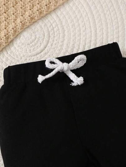SHEIN Vintaside Kids طقم بدلة وسروال وقبعة للأولاد الصغار مطبوع عليه حروف وأكمام طويلة