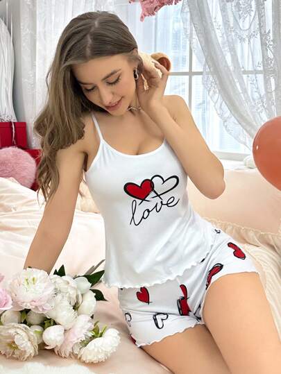 طقم بيجاما مطبوع عليه قلب سميك وشورت أبيض