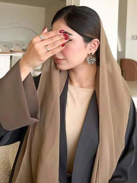 قطعة واحدة من الوشاح النسائي المصنوع من الشيفون اللين المزين بالخرز الصناعي باللون الأحادي، مناسب للاستخدام اليومي في ربطة الرأس، حجاب ناعم للنساء المحجبات