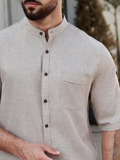 Manfinity Homme قميص ذو أكمام مطوية واسع ولون صلب للرجال