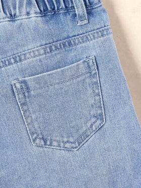 SHEIN سروال جينز بأرجل واسعة بلون أزرق فاتح مريح ومريح بقصة فضفاضة مطرز بقلب وردي جميل للفتيات الصغيرات