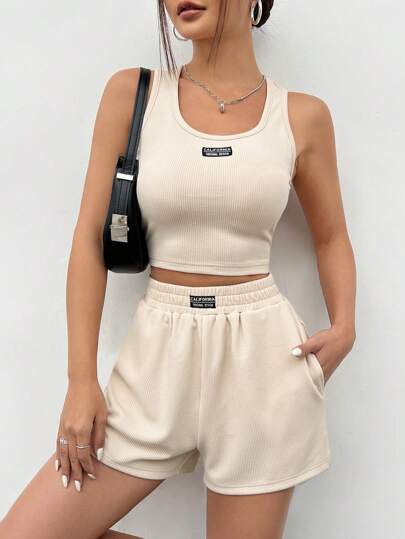 SHEIN EZwear طقم سترة وشورت محبوك بتفاصيل رقعة للسيدات