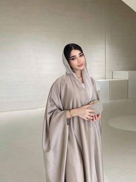عباءة ناعمة بأكمام خفيفة على شكل خفاش عصرية