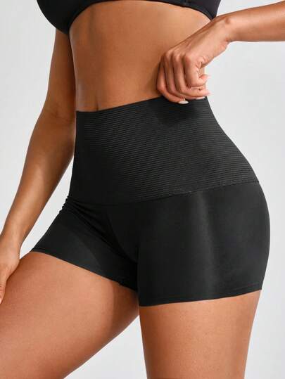 Shape ملابس داخلية نسائية بتصميم بسيط و بخصر عالٍ للإعتناء بقوام المرأة